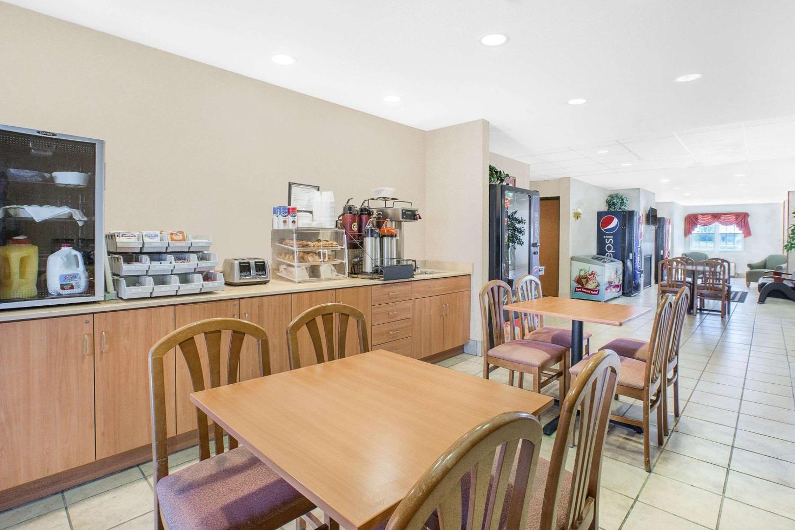 Microtel Inn & Suites by Wyndham Colfax/Newton