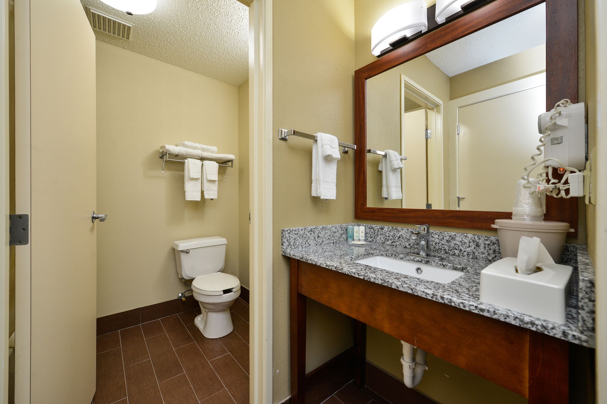 Comfort Inn & Suites Coralville - Iowa City Near Iowa River Landing