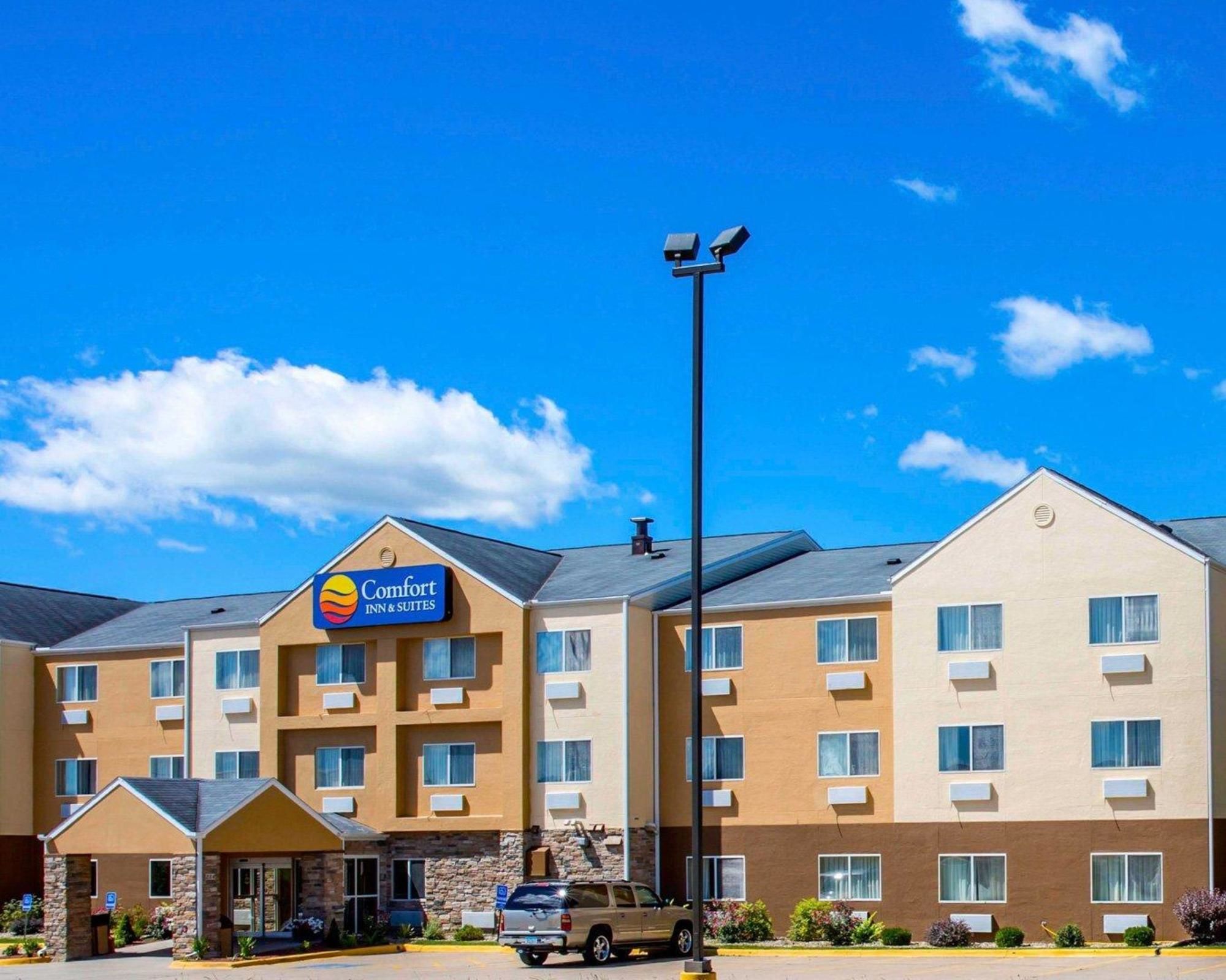 Comfort Inn & Suites Coralville - Iowa City Near Iowa River Landing