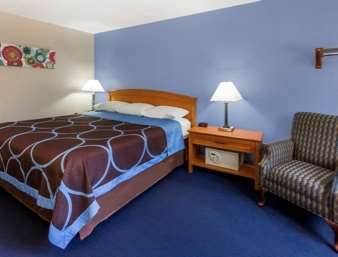 Super 8 by Wyndham Iowa City/Coralville