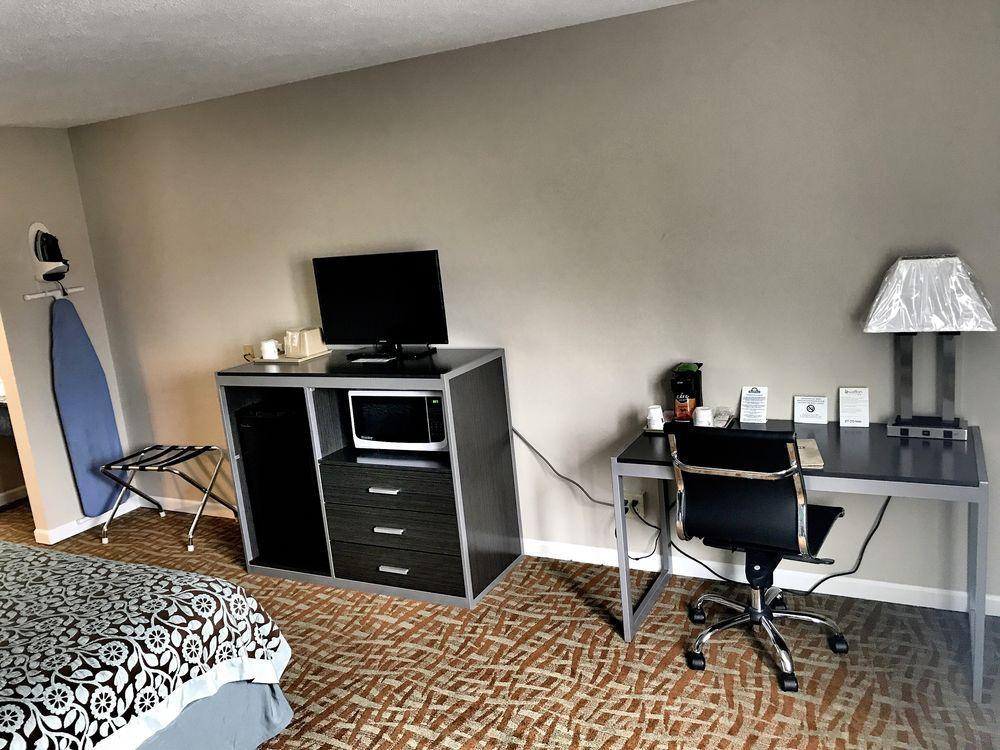 Bridgepointe Inn & Suites