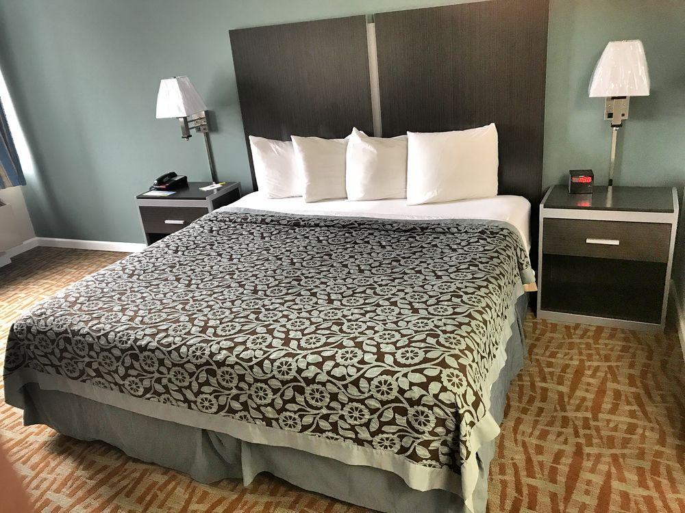 Bridgepointe Inn & Suites