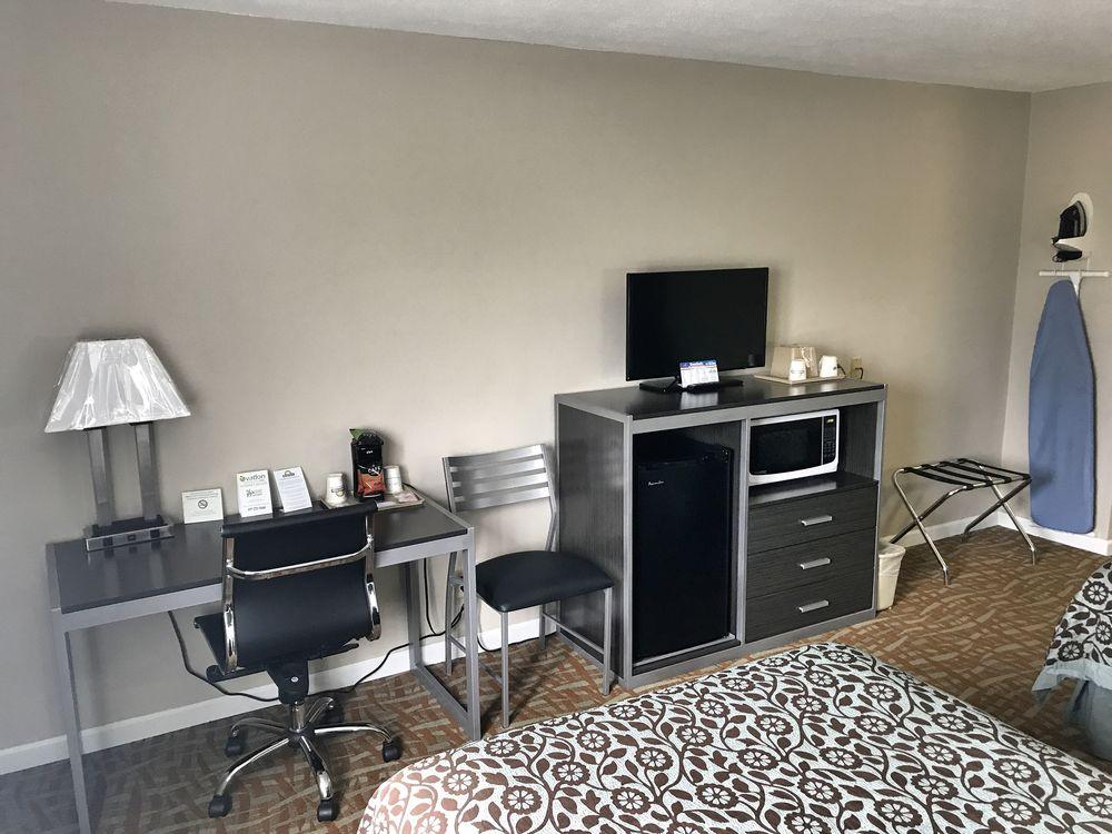 Bridgepointe Inn & Suites