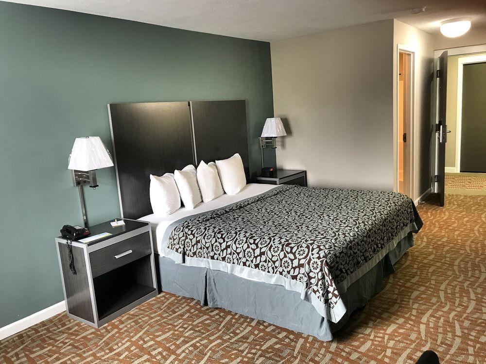 Bridgepointe Inn & Suites