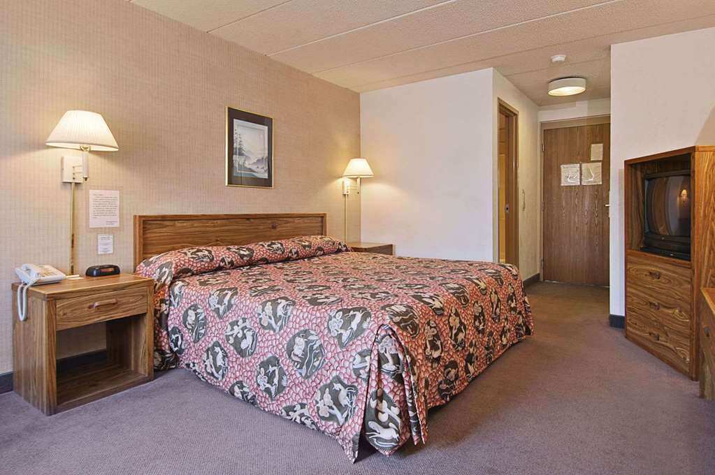 Bridgepointe Inn & Suites