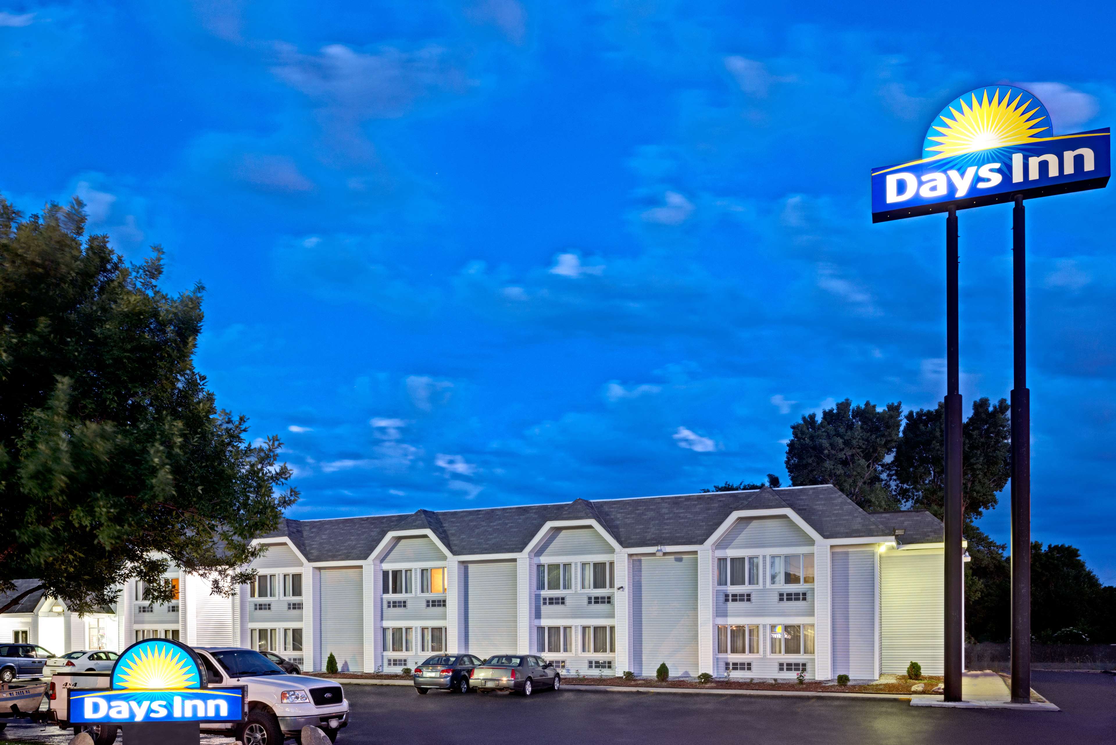 Bridgepointe Inn & Suites