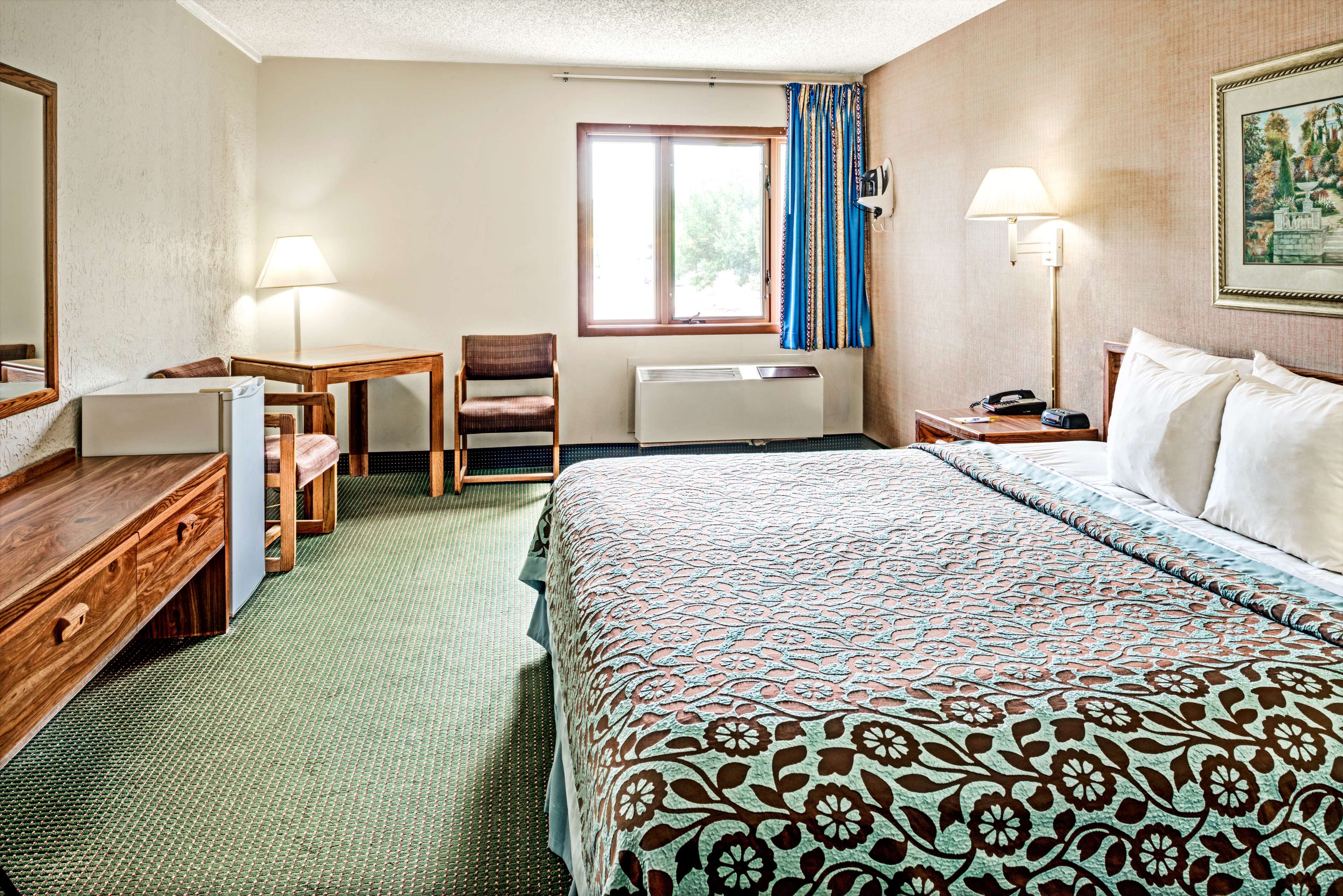 Bridgepointe Inn & Suites