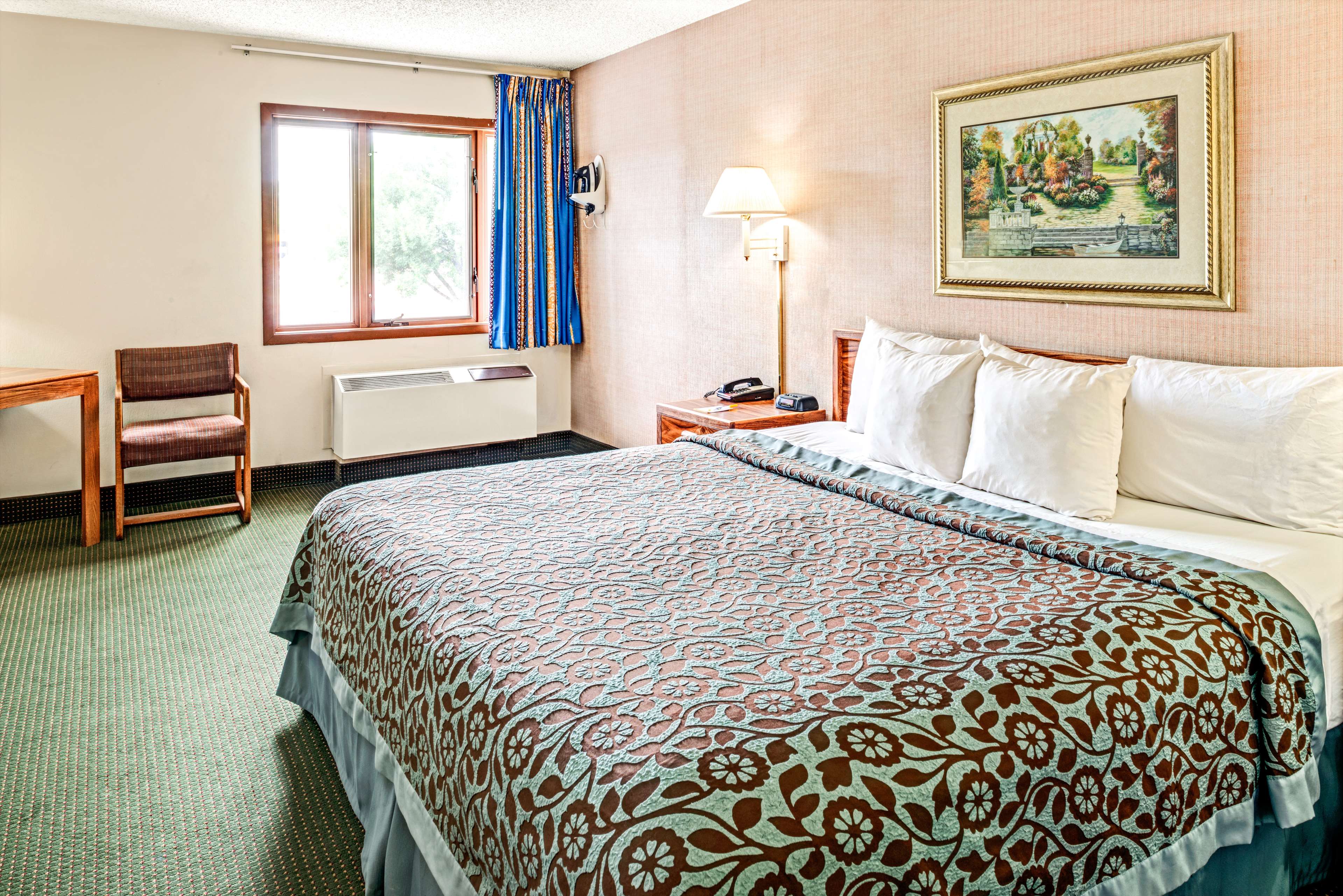 Bridgepointe Inn & Suites