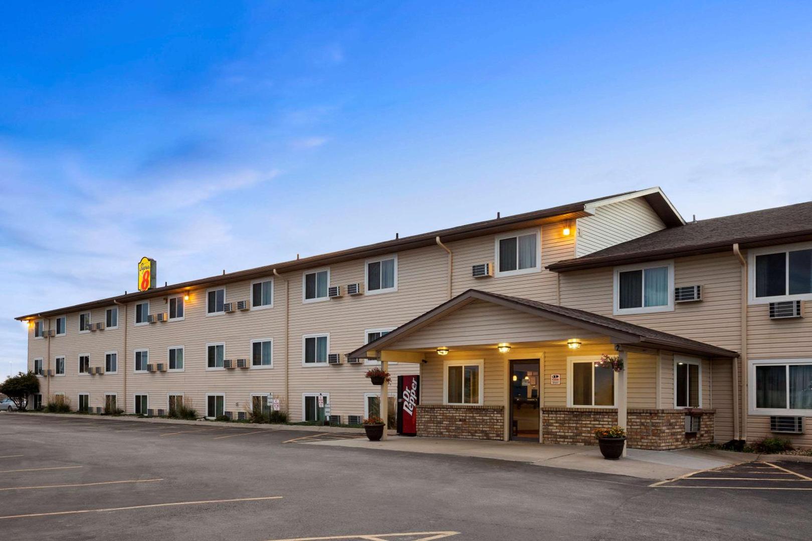 Super 8 by Wyndham Council Bluffs IA Omaha NE Area