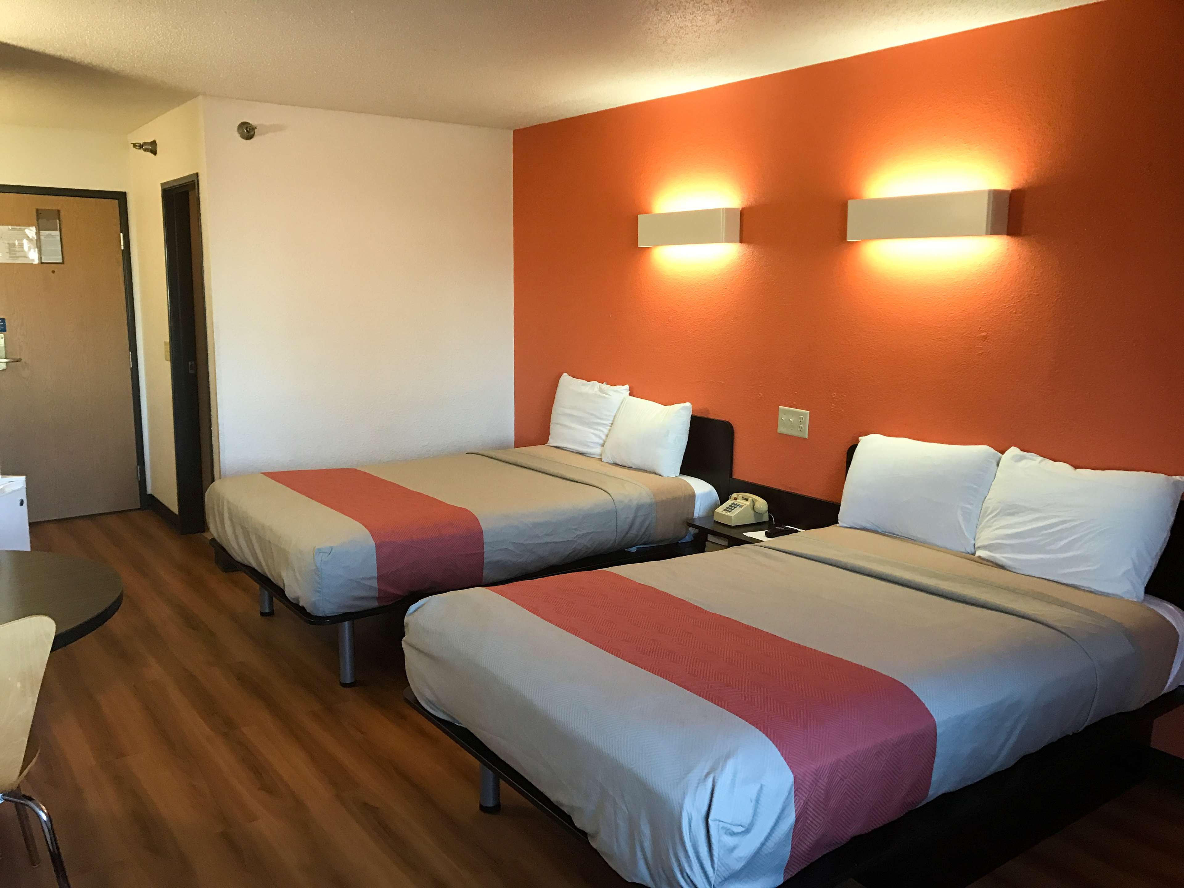 Motel 6 Davenport, IA