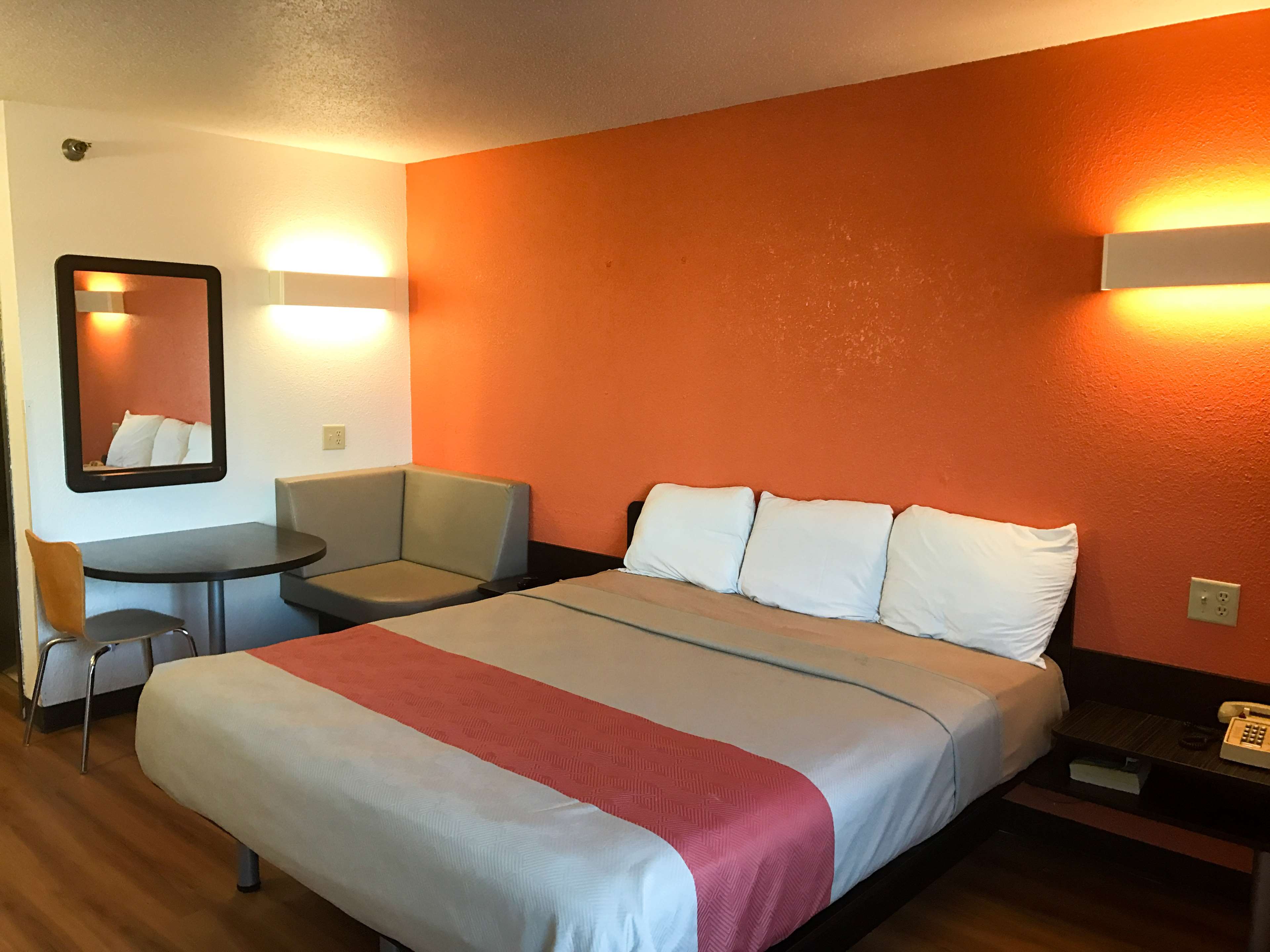 Motel 6 Davenport, IA