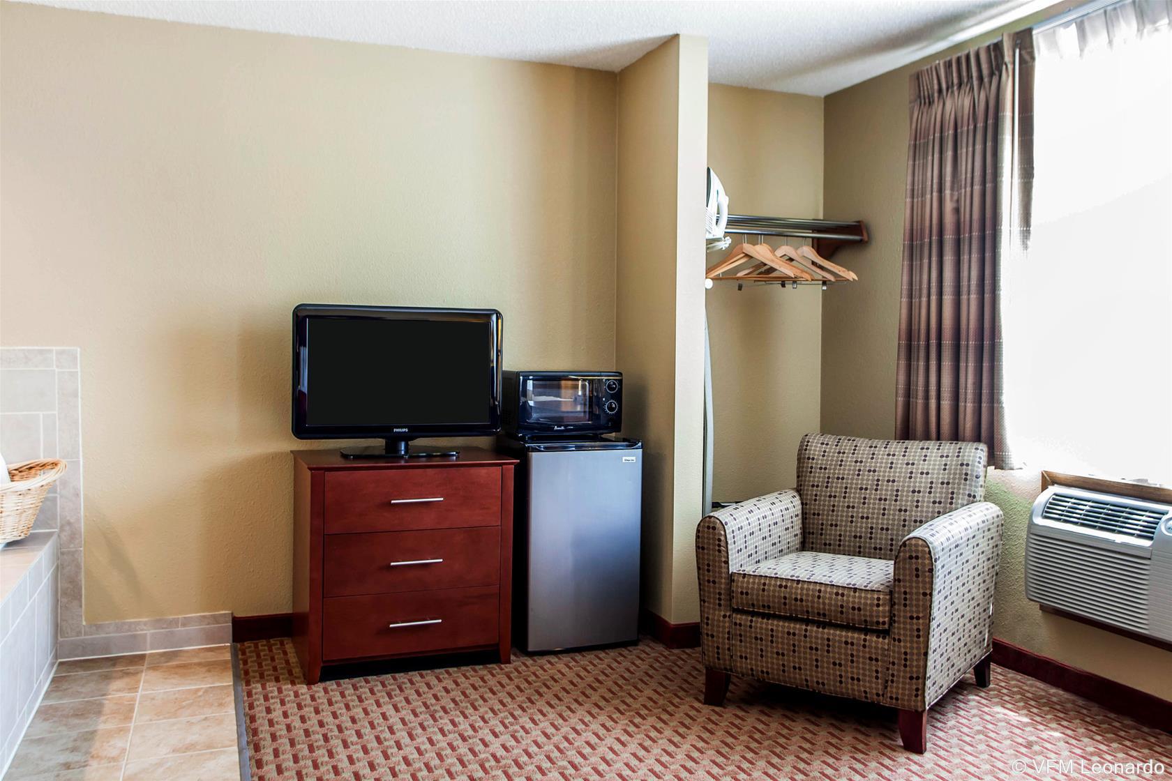 Quality Inn & Suites Davenport Near I-80