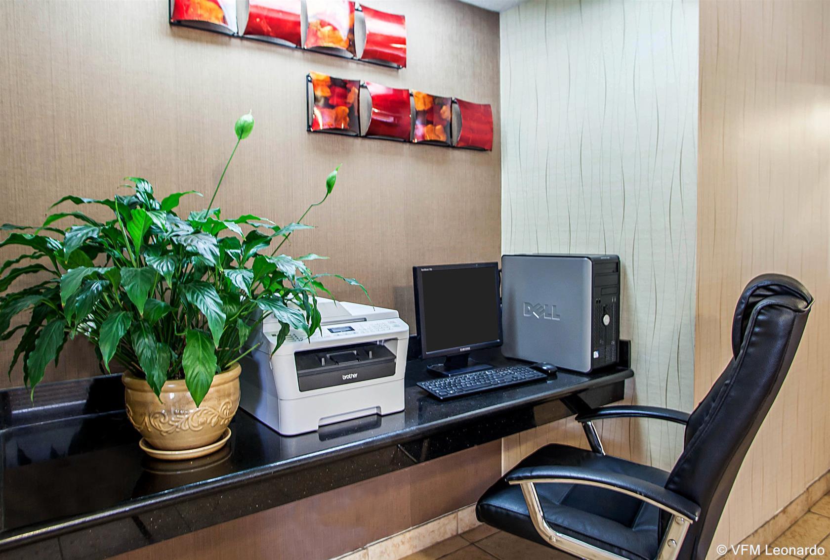 Quality Inn & Suites Davenport Near I-80