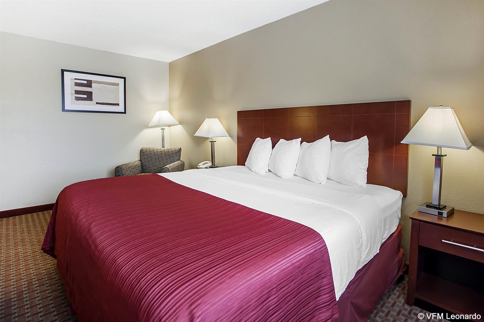 Quality Inn & Suites Davenport Near I-80