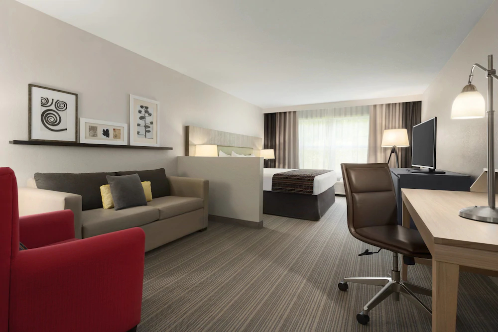 Country Inn & Suites by Radisson, Decorah, IA