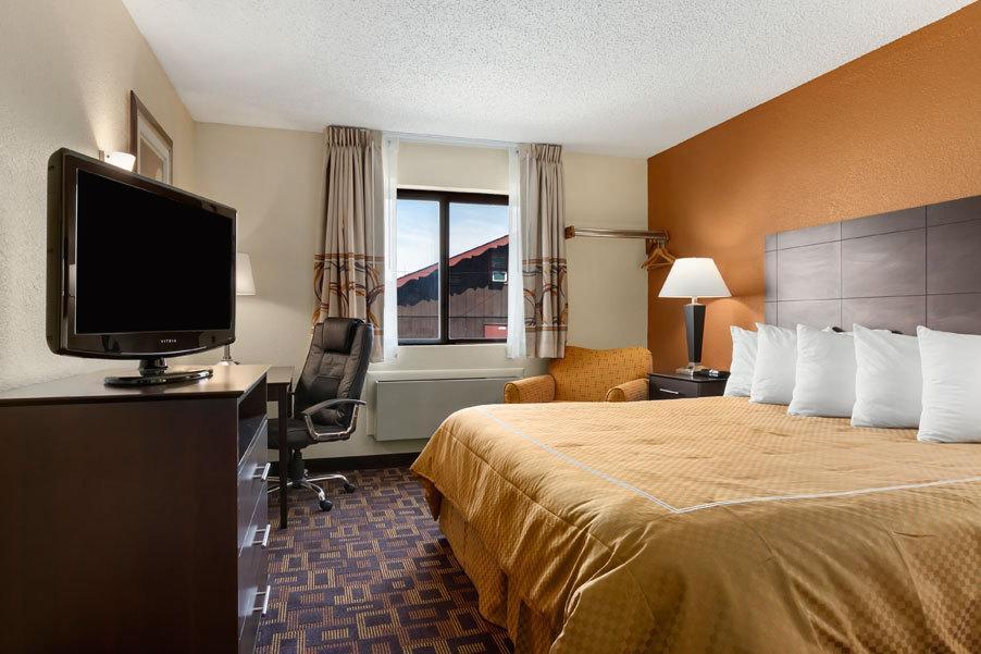 Super 8 by Wyndham Decorah