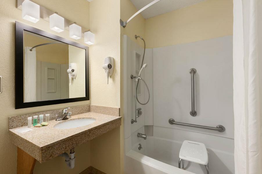 Super 8 by Wyndham Decorah