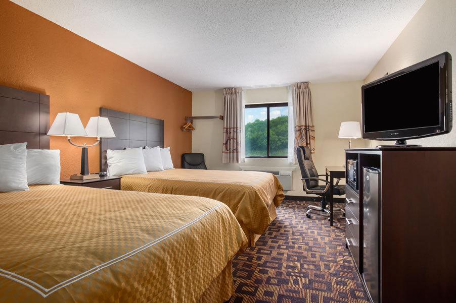 Super 8 by Wyndham Decorah