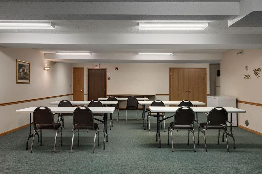 Super 8 by Wyndham Decorah