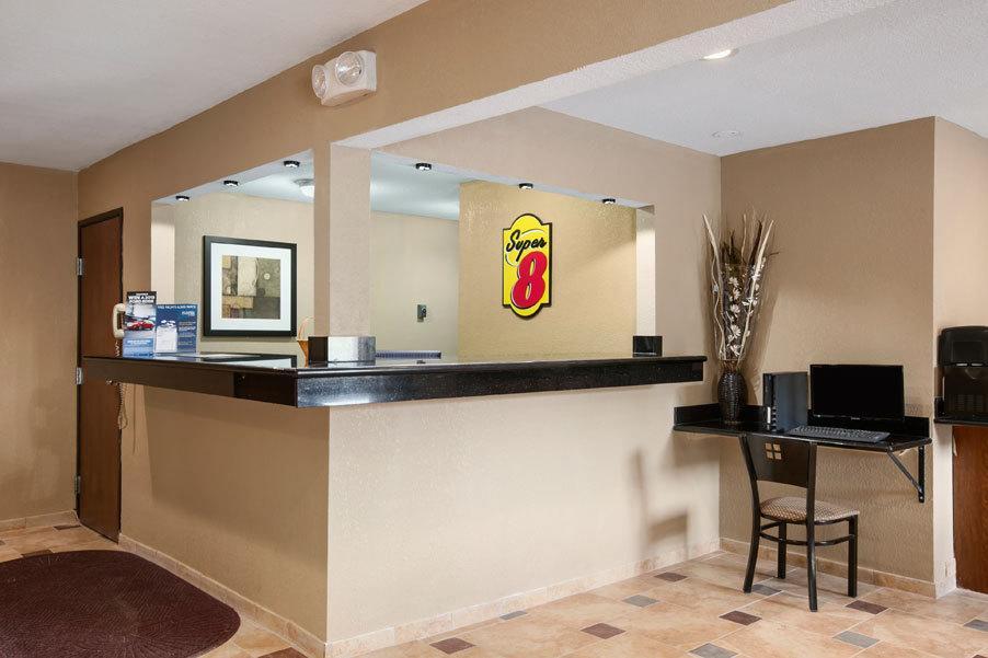 Super 8 by Wyndham Decorah