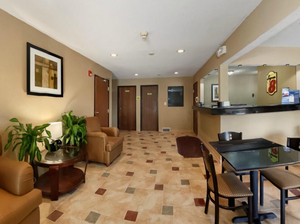 Super 8 by Wyndham Decorah