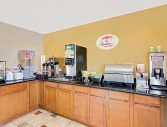 Super 8 by Wyndham Decorah