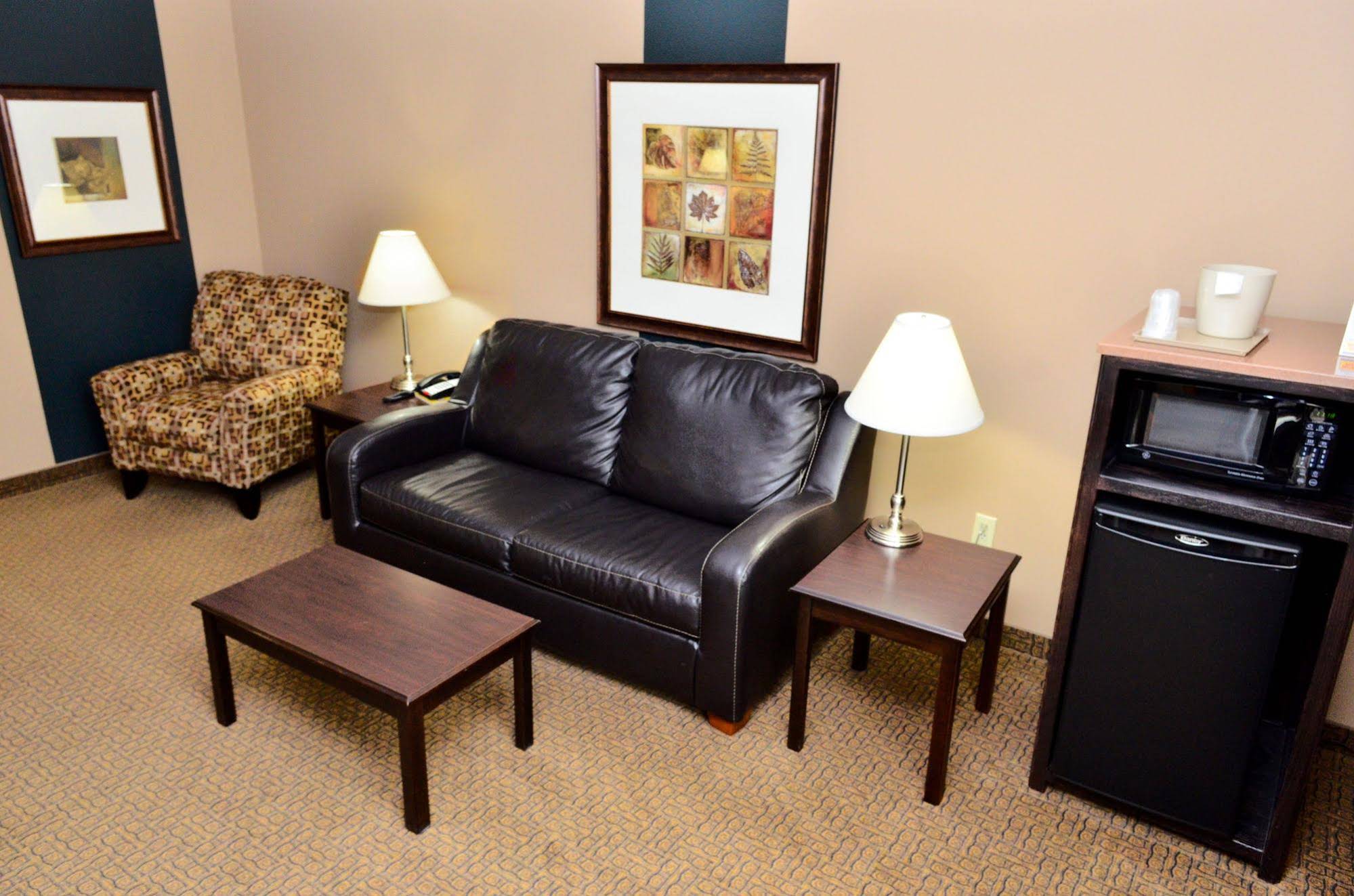Cobblestone Inn & Suites - Denison | Majestic Hills