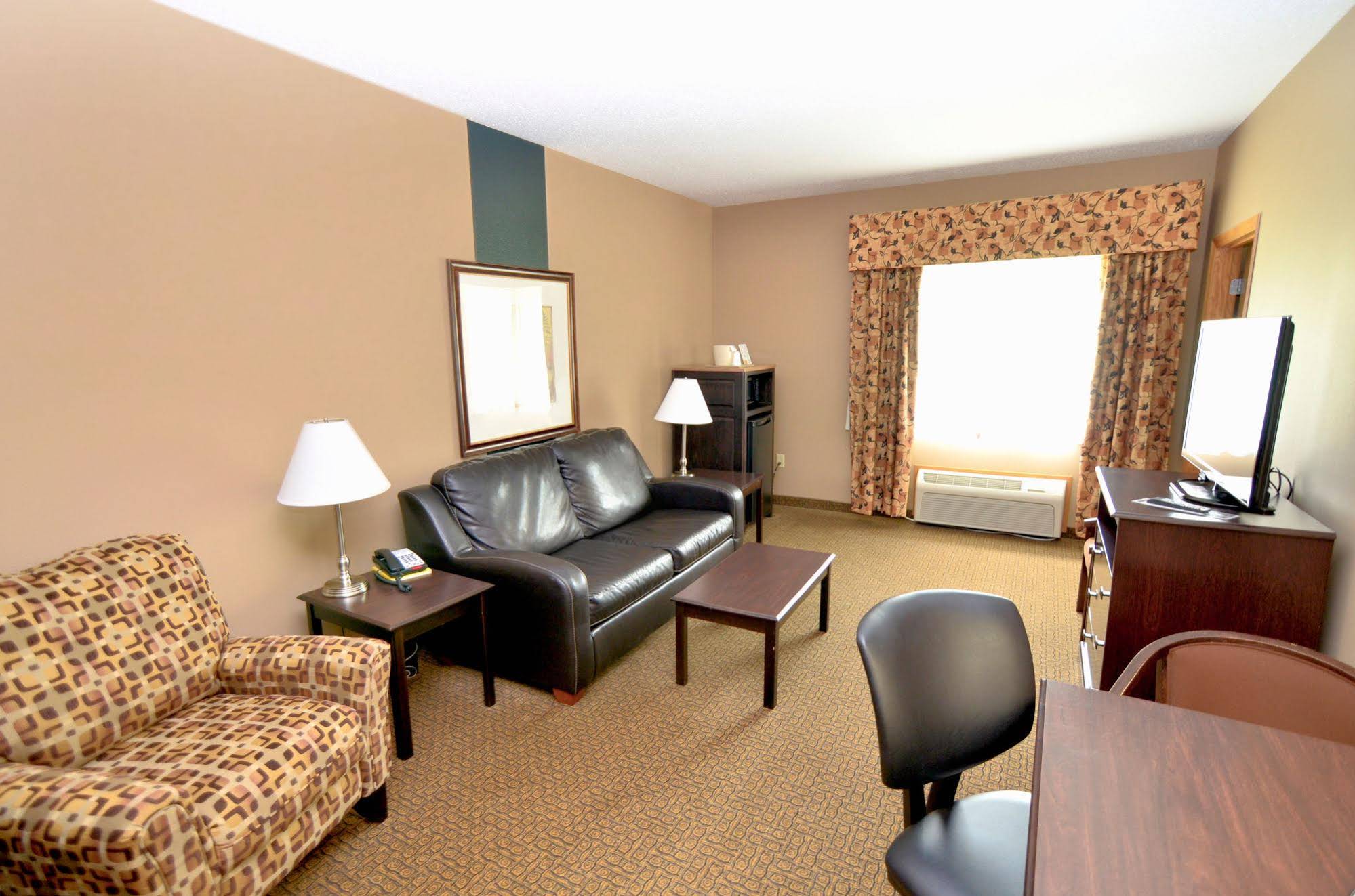 Cobblestone Inn & Suites - Denison | Majestic Hills