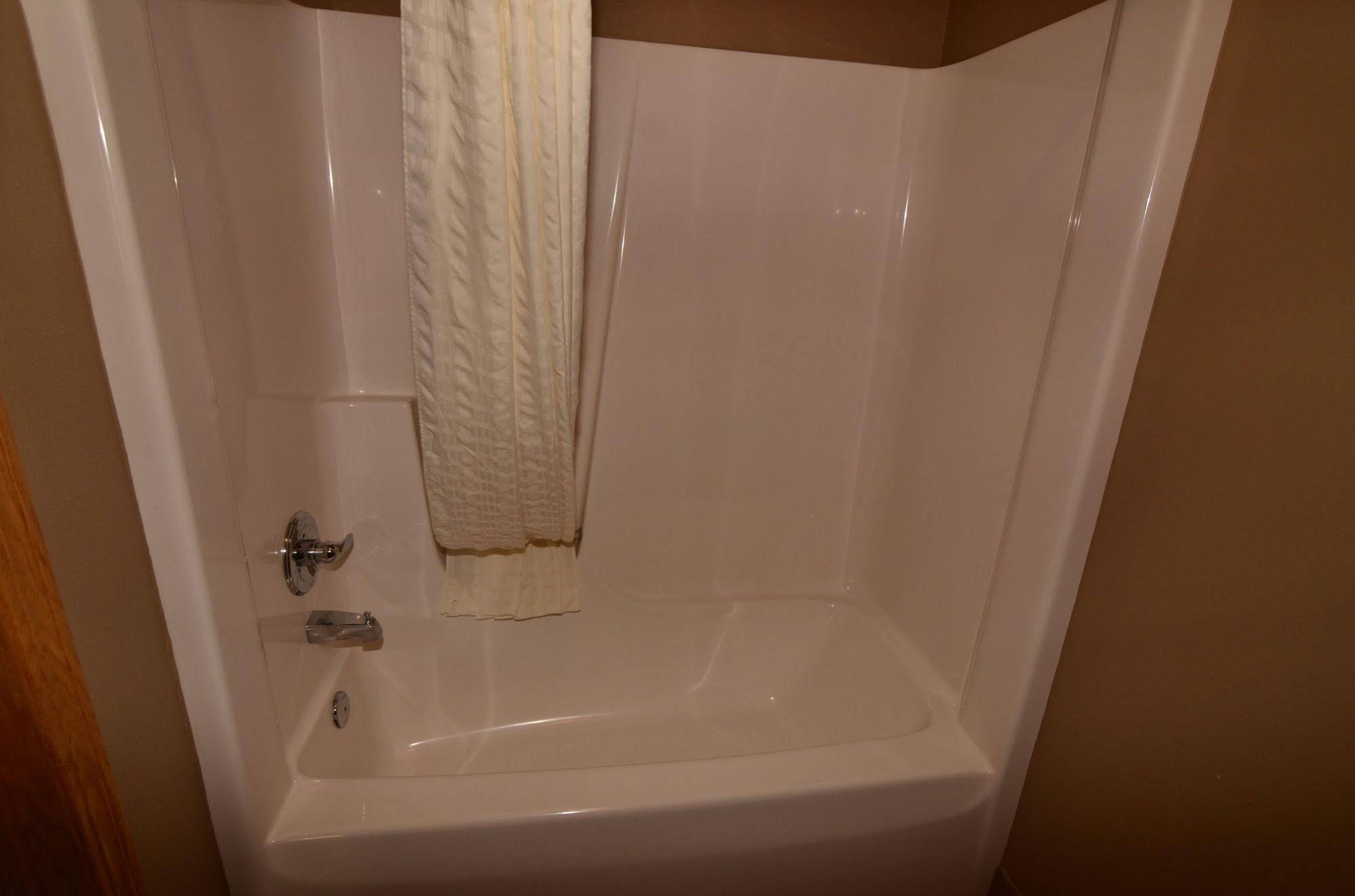 Cobblestone Inn & Suites - Denison | Majestic Hills