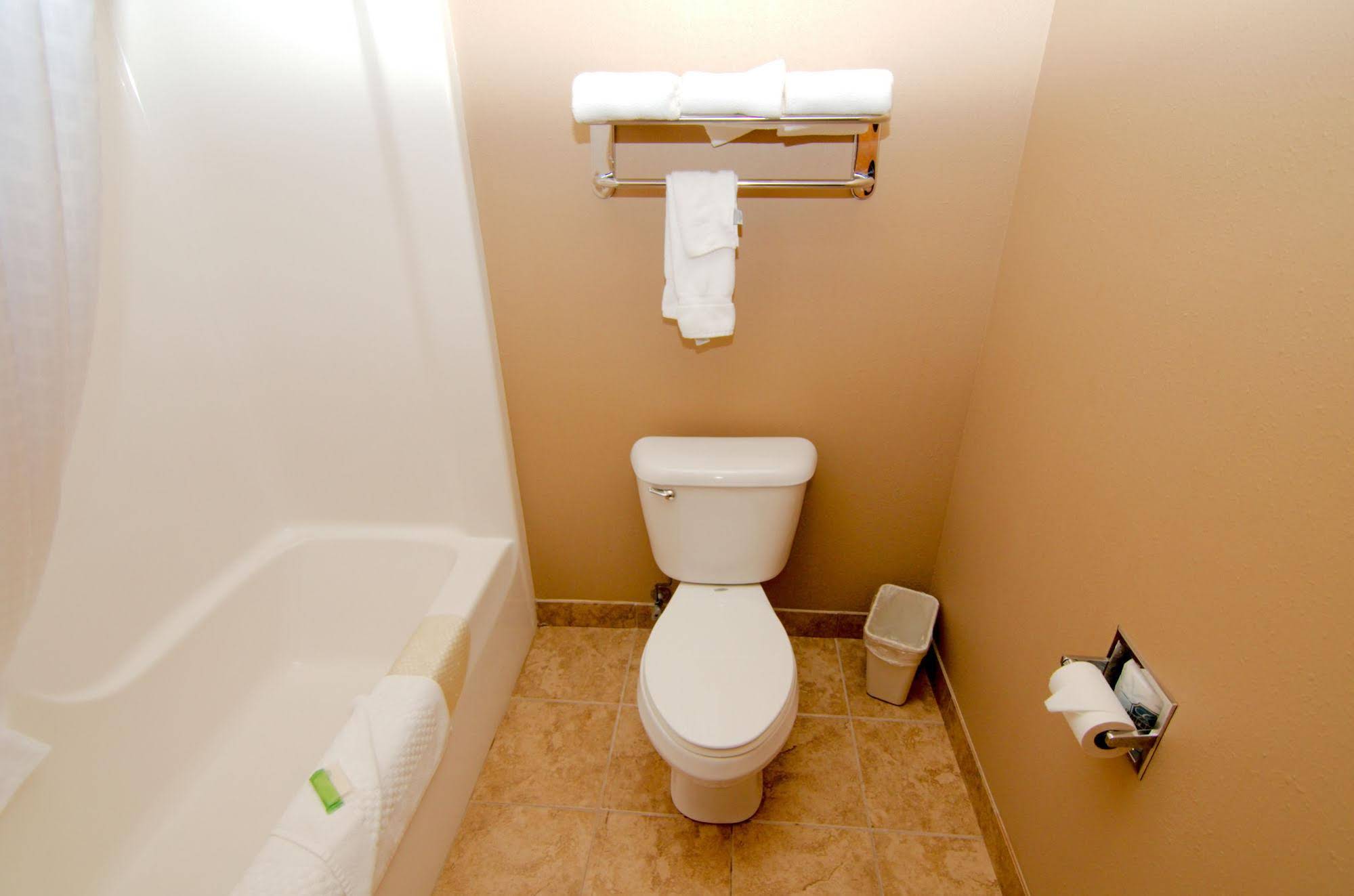 Cobblestone Inn & Suites - Denison | Majestic Hills