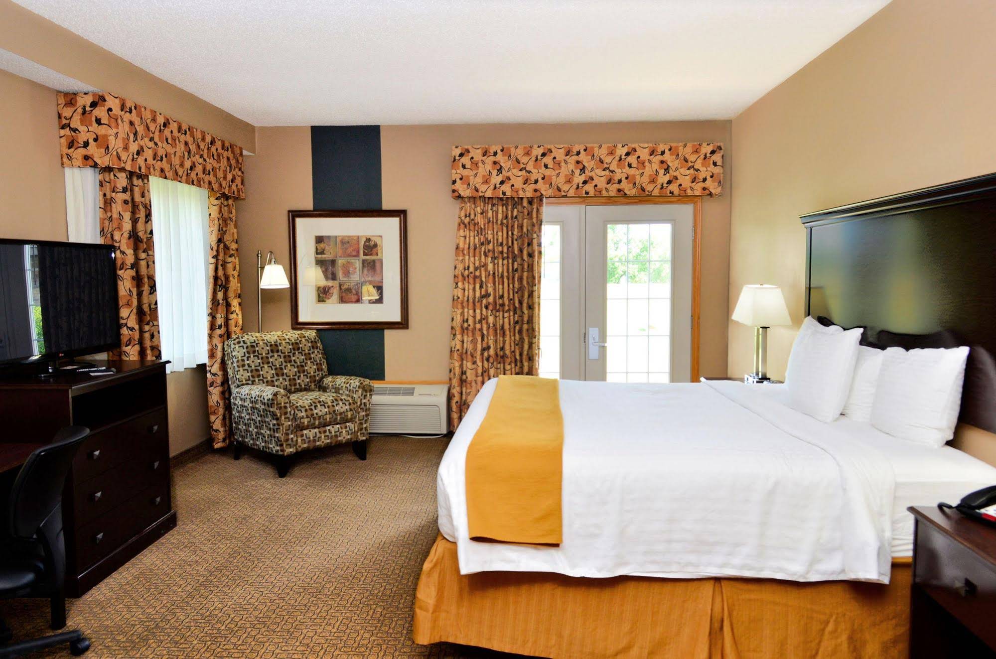 Cobblestone Inn & Suites - Denison | Majestic Hills