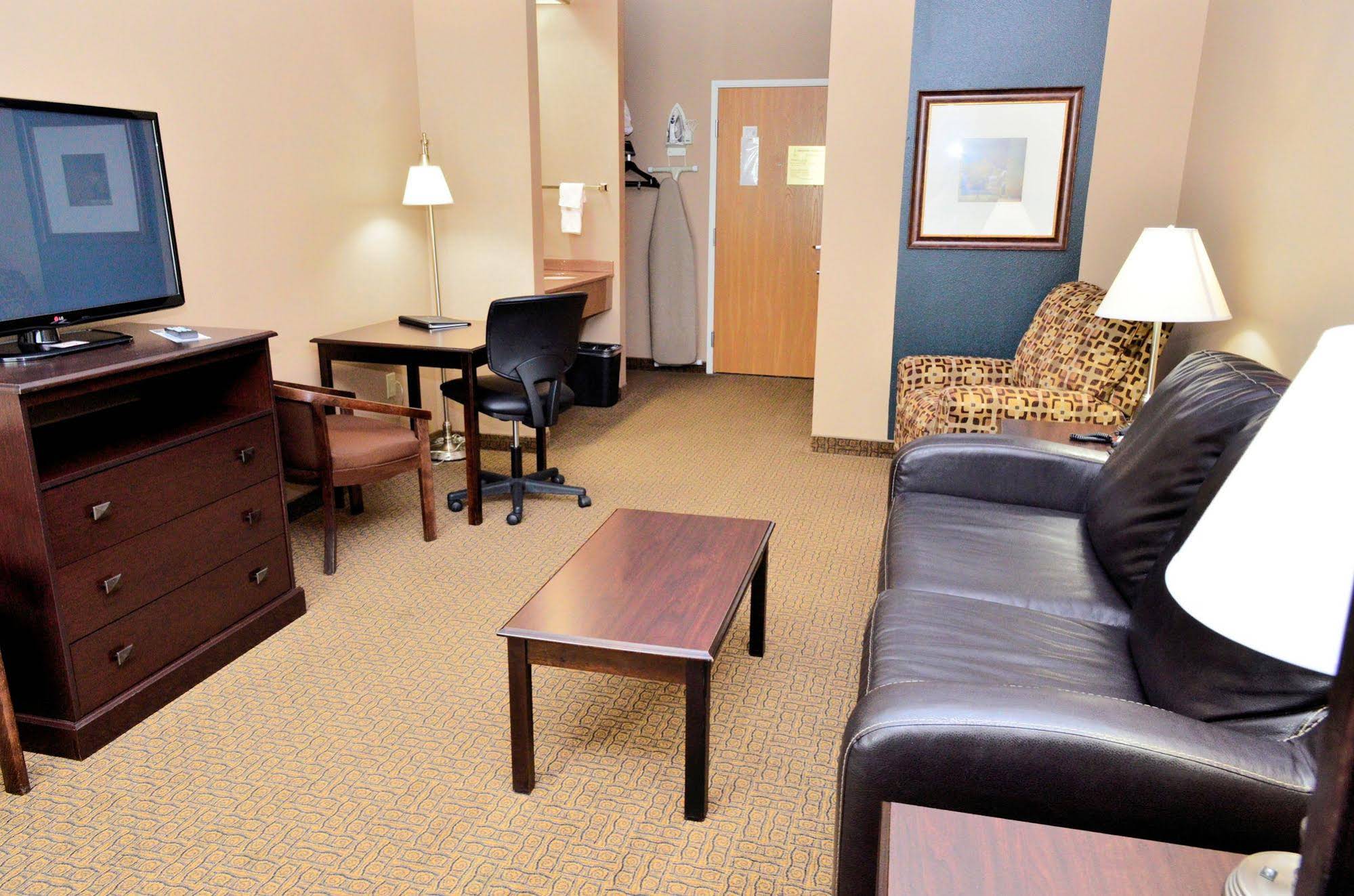 Cobblestone Inn & Suites - Denison | Majestic Hills