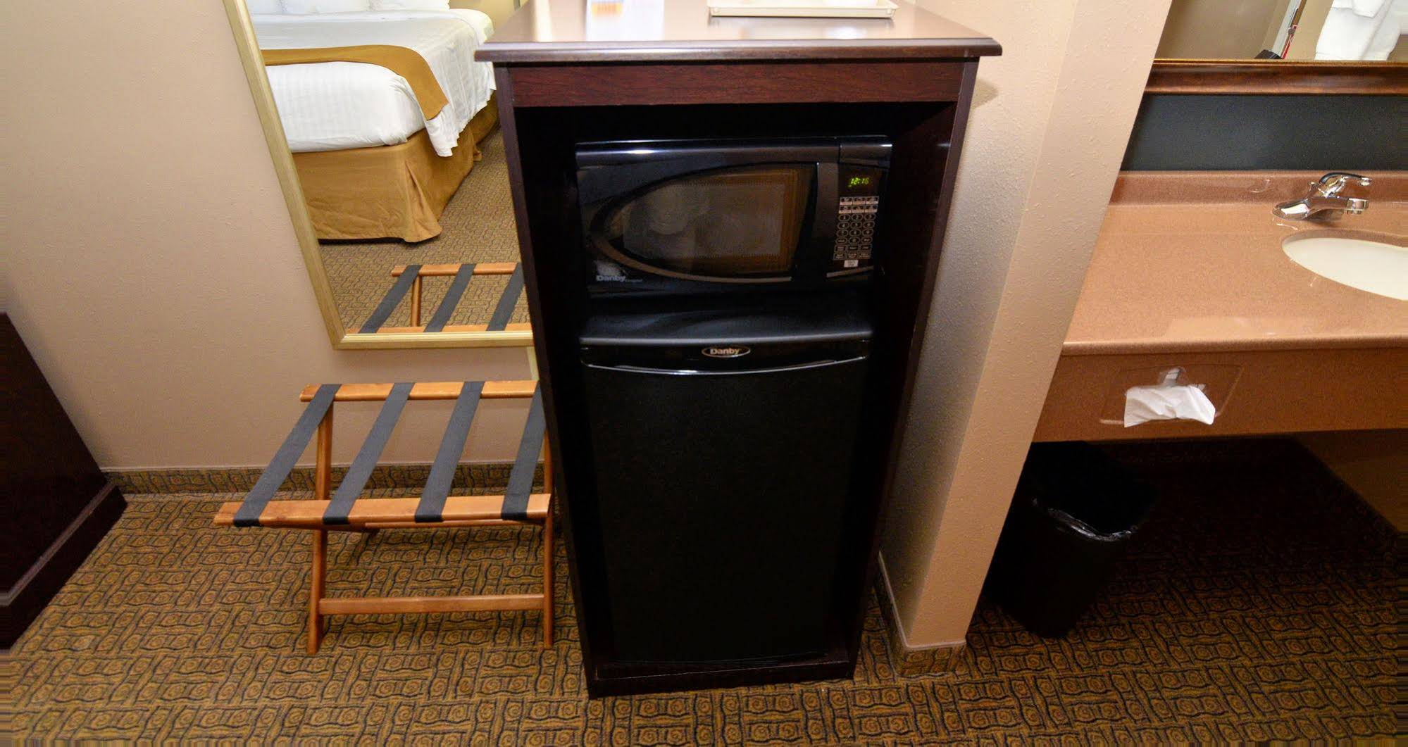 Cobblestone Inn & Suites - Denison | Majestic Hills