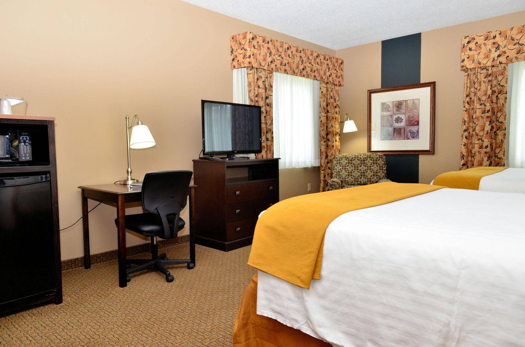 Cobblestone Inn & Suites - Denison | Majestic Hills