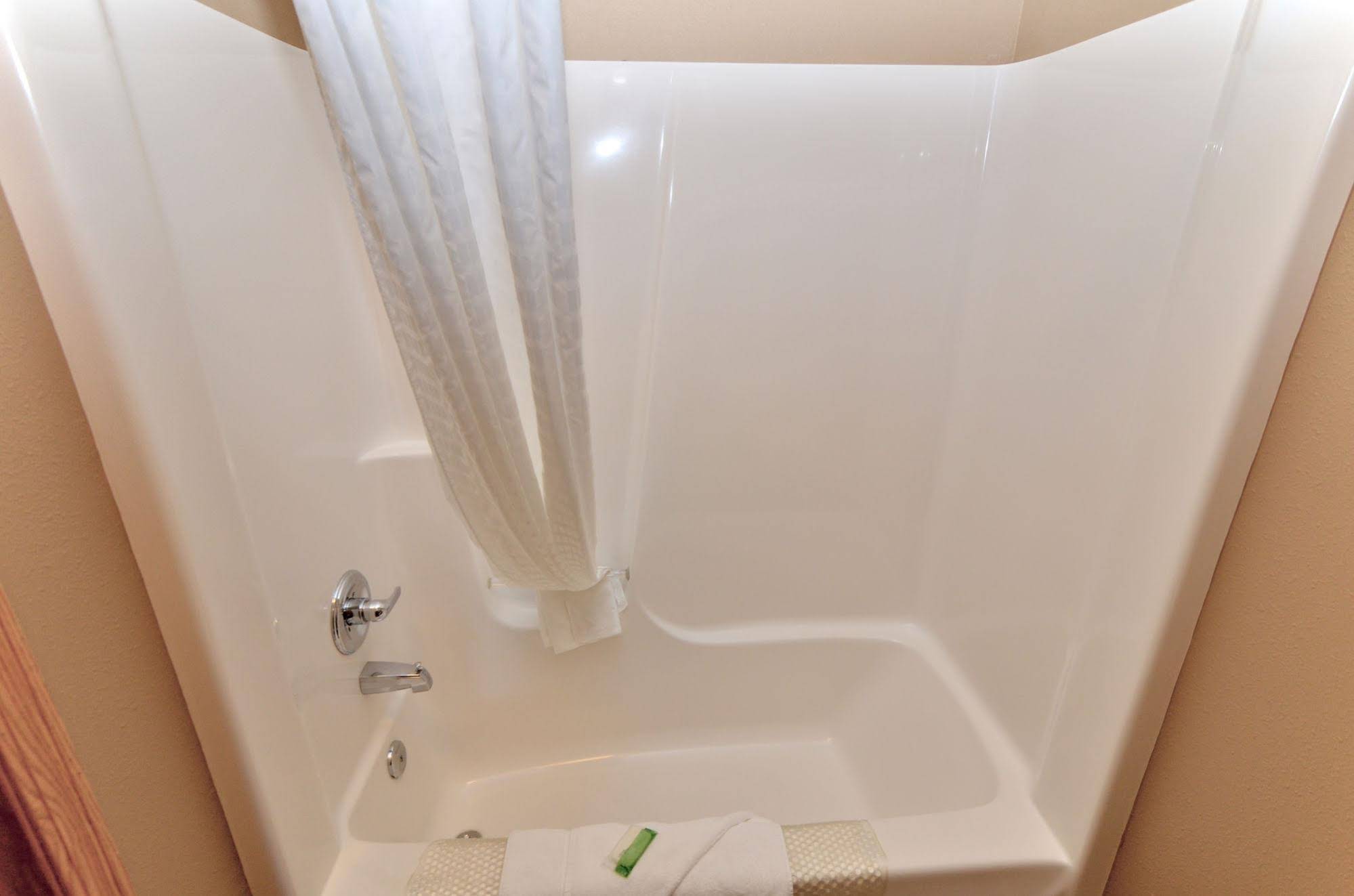 Cobblestone Inn & Suites - Denison | Majestic Hills