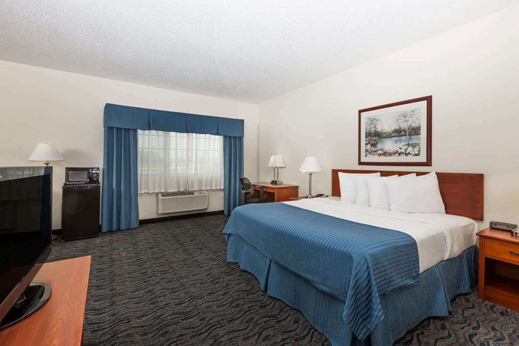 Baymont by Wyndham Des Moines Airport