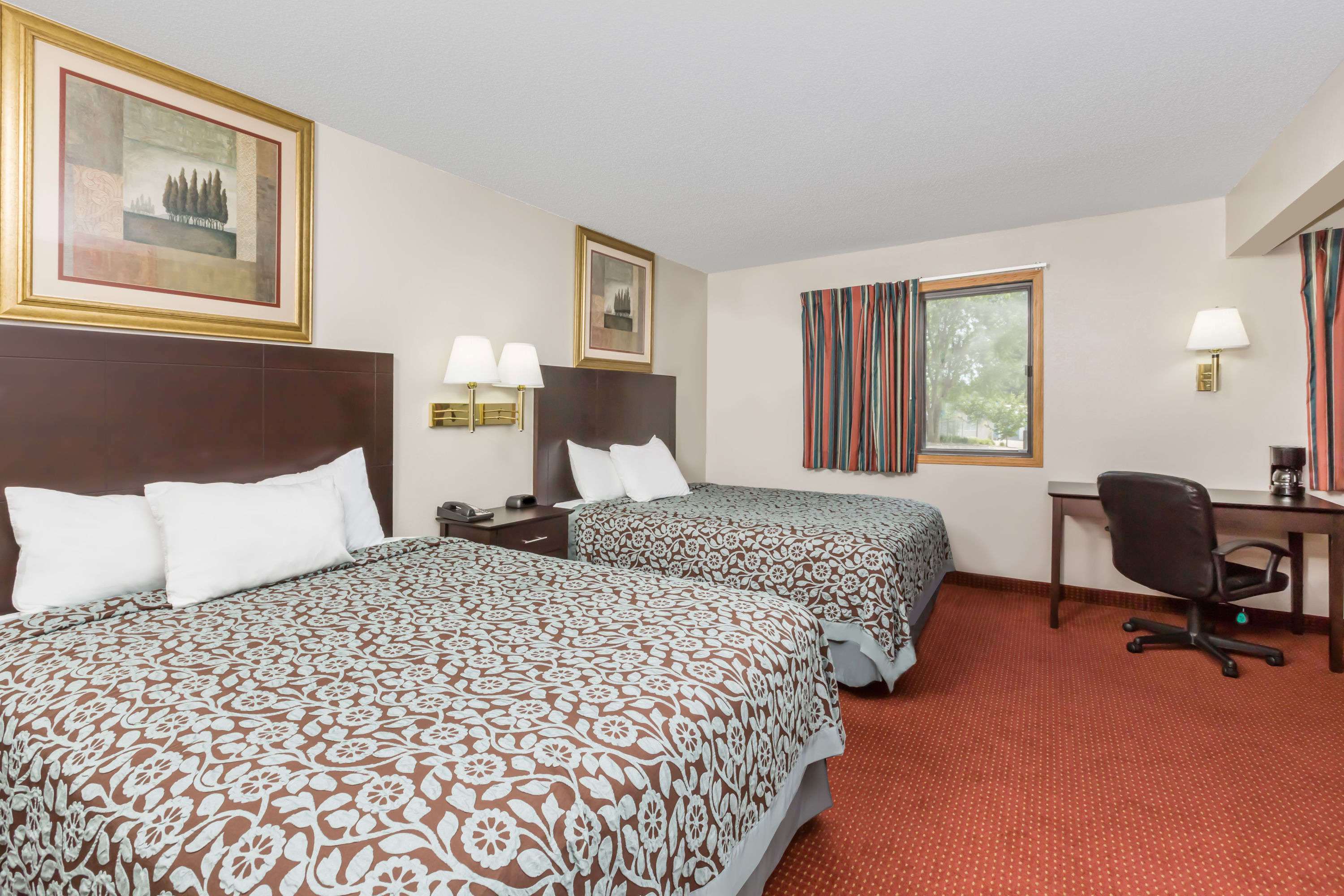 Days Inn & Suites by Wyndham Des Moines Airport