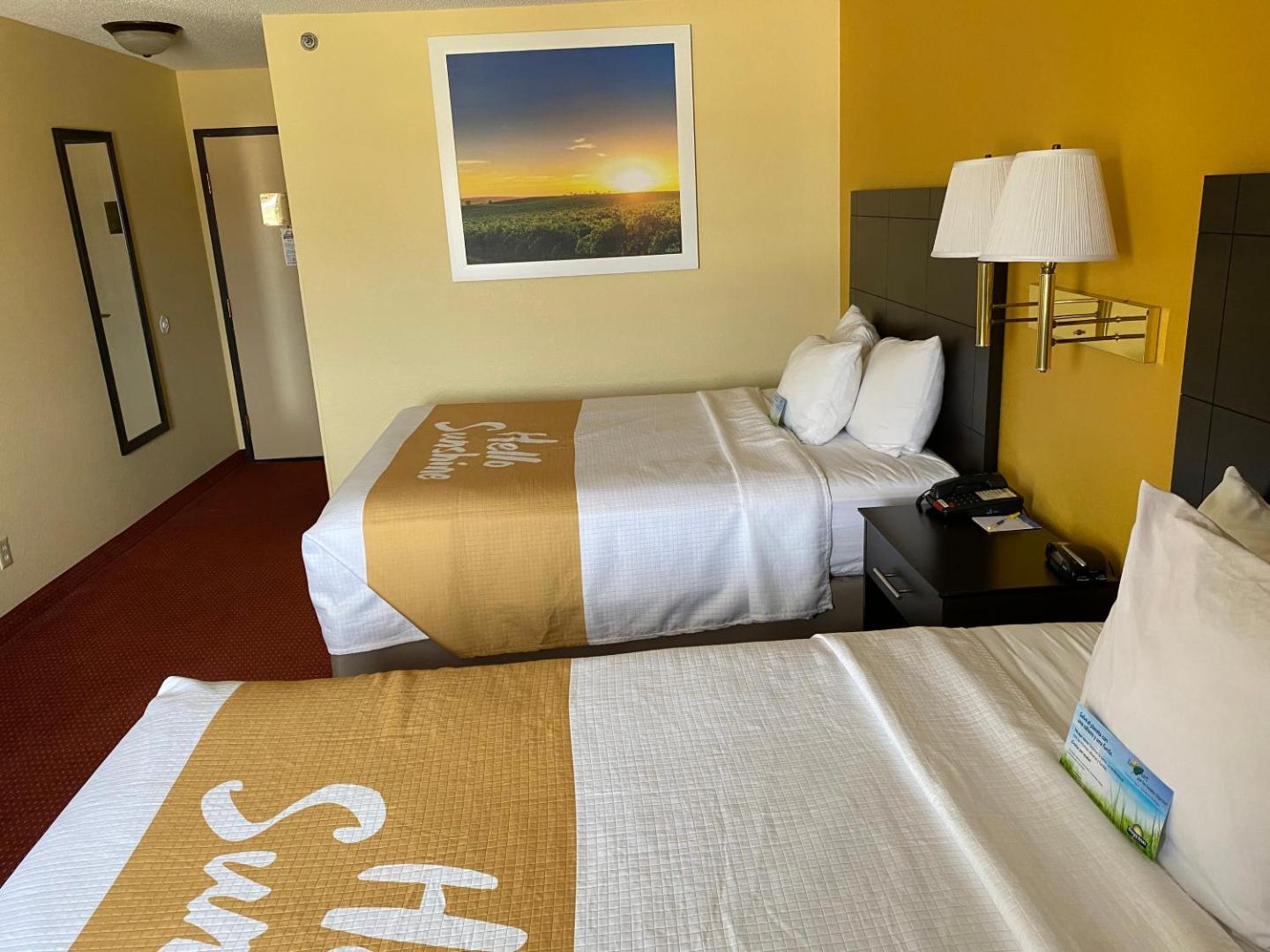 Days Inn & Suites by Wyndham Des Moines Airport