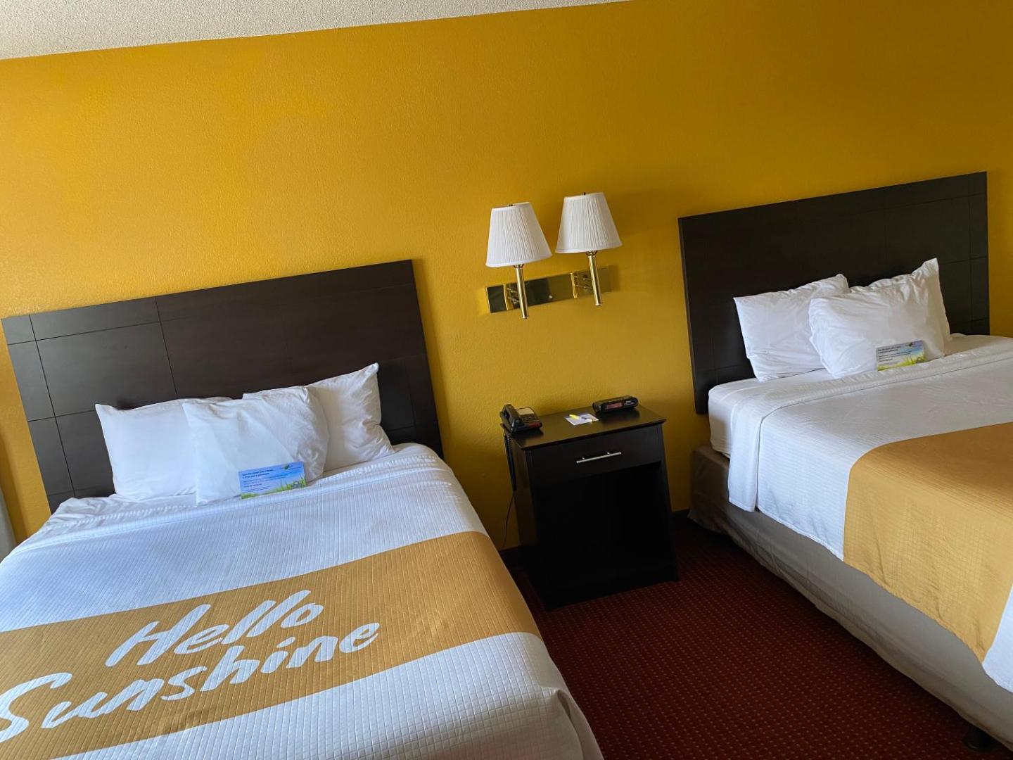 Days Inn & Suites by Wyndham Des Moines Airport