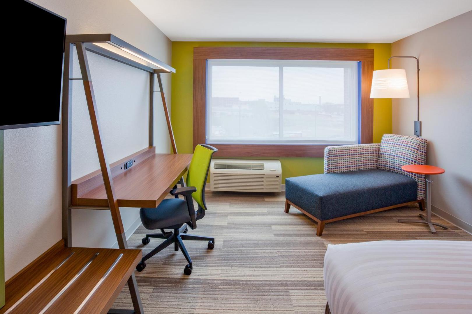 Holiday Inn Express & Suites Des Moines Downtown