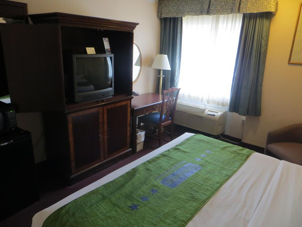 Super 8 by Wyndham Des Moines