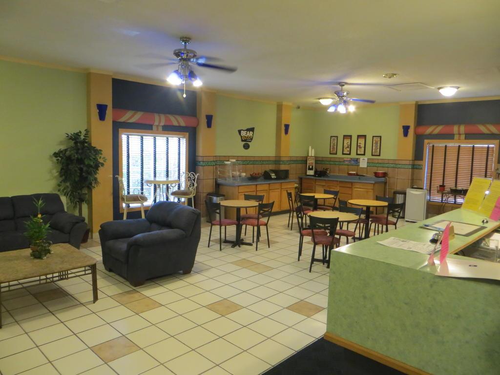 Super 8 by Wyndham Des Moines