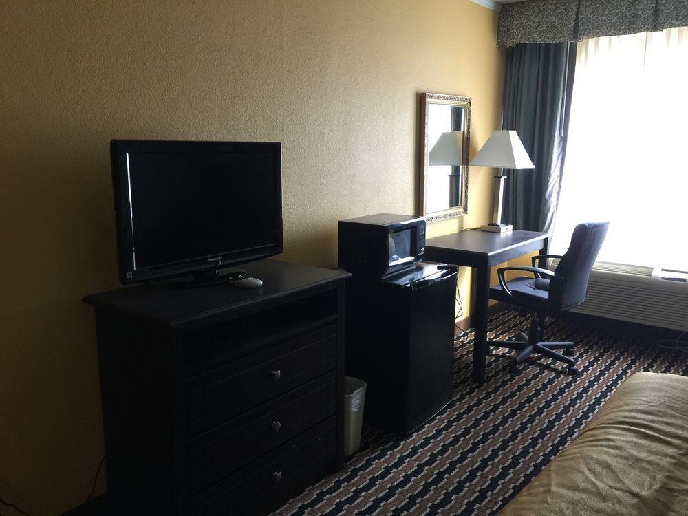 Super 8 by Wyndham Des Moines