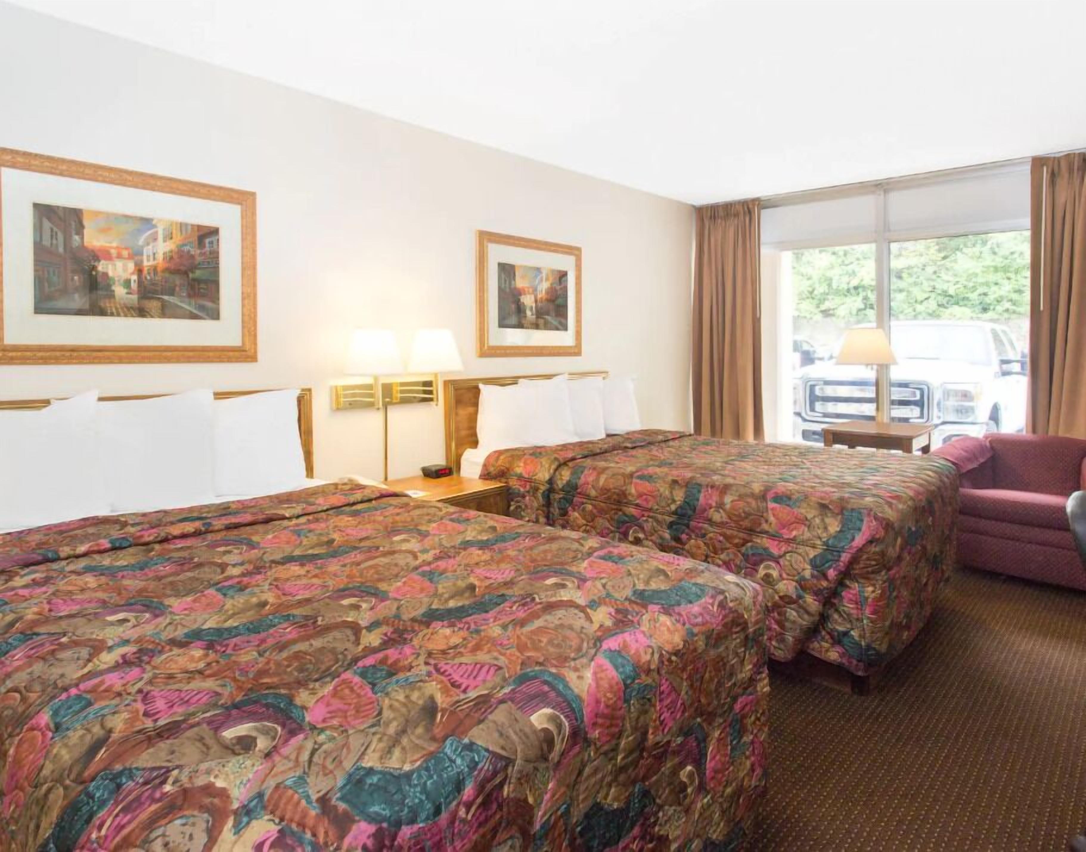 Days Inn by Wyndham Dubuque