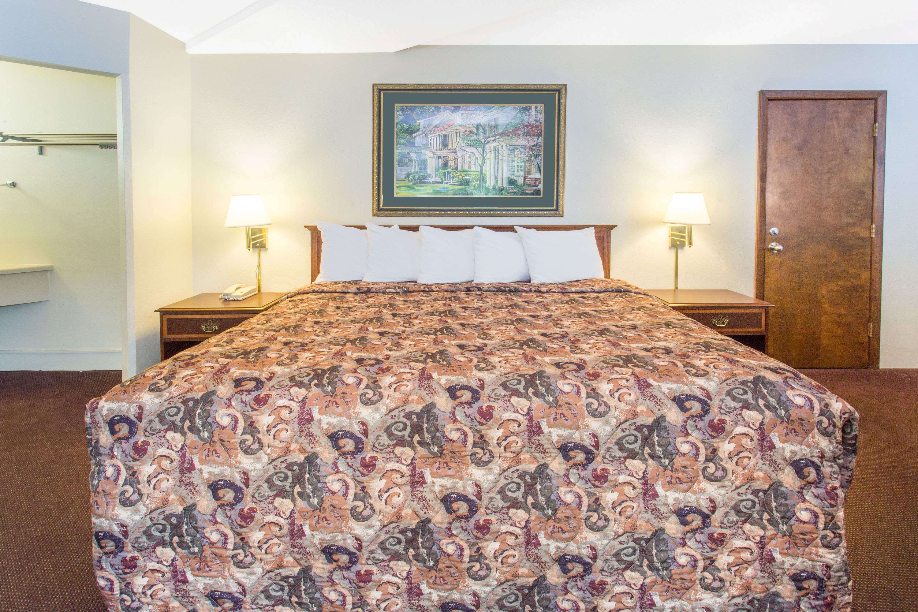 Days Inn by Wyndham Dubuque