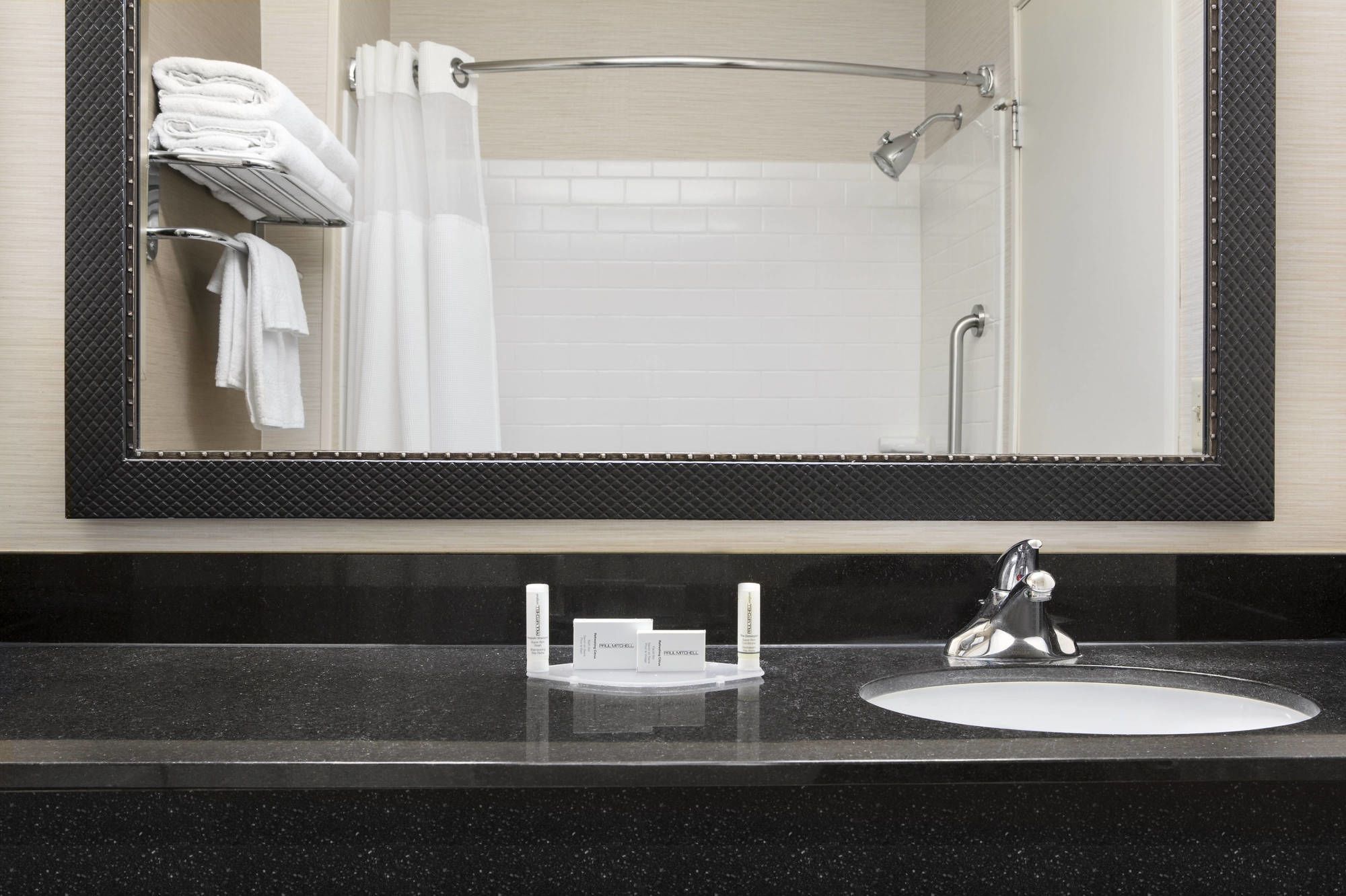 Dubuque Inn & Suites