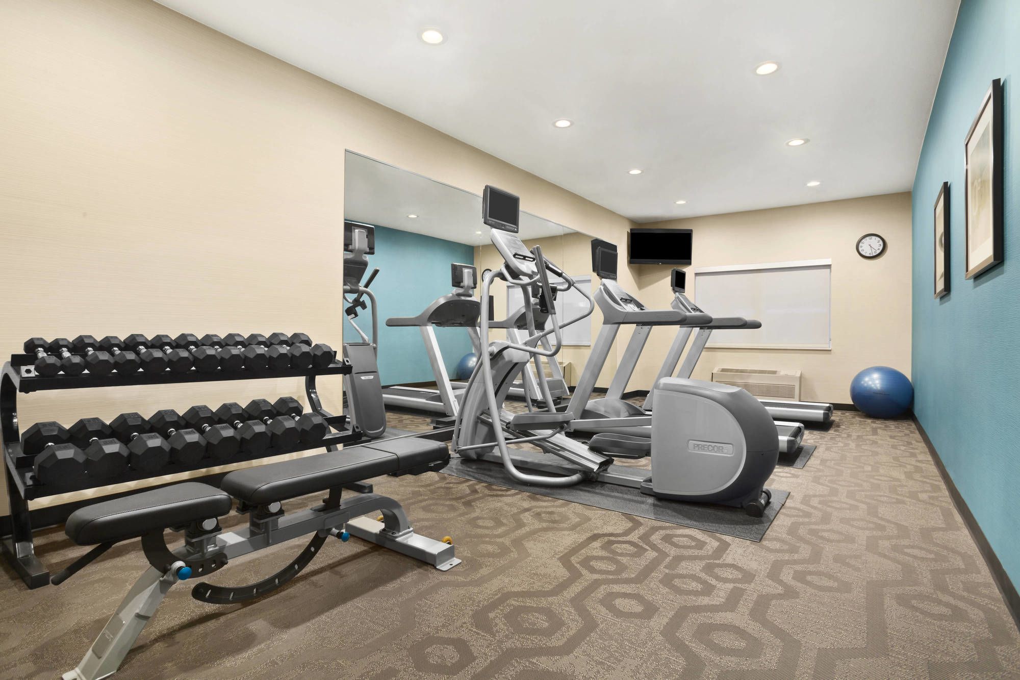 Dubuque Inn & Suites