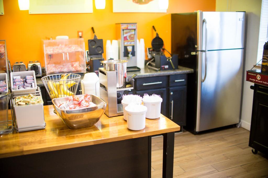 Super 8 by Wyndham Dubuque