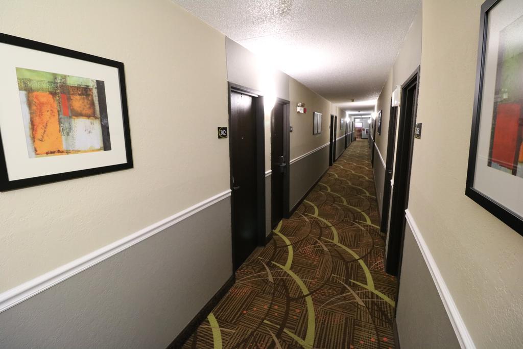 Super 8 by Wyndham Dubuque