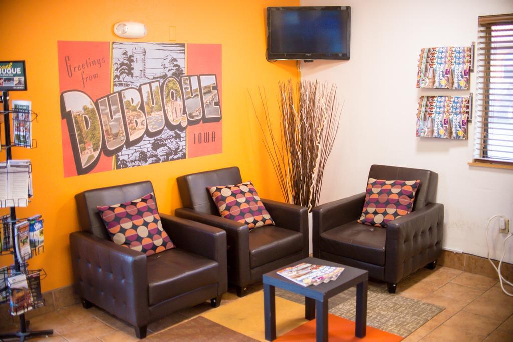 Super 8 by Wyndham Dubuque